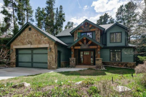 Carter Lodge: Perfect Mountain Getaway w. Private Hot Tub! Close to Downtown Breck!